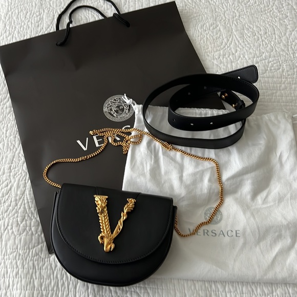 Versace - Picture 3 of 7